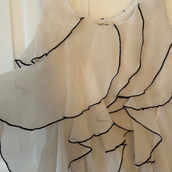 Vintage White Flowy Top with Black Trim Detail - Picture 2 of 3